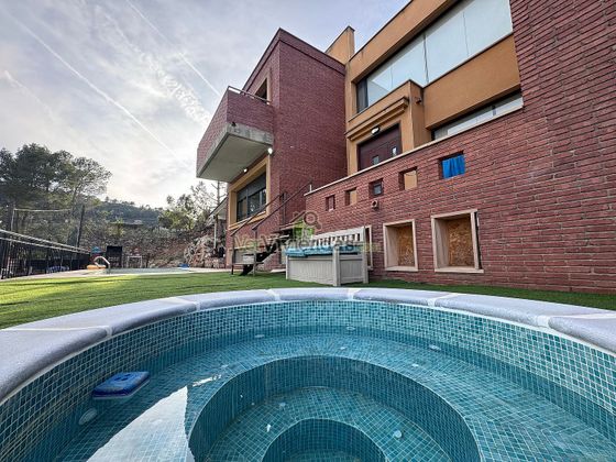 Foto 2 de Casa en venta en Cervelló de 4 habitaciones con terraza y piscina
