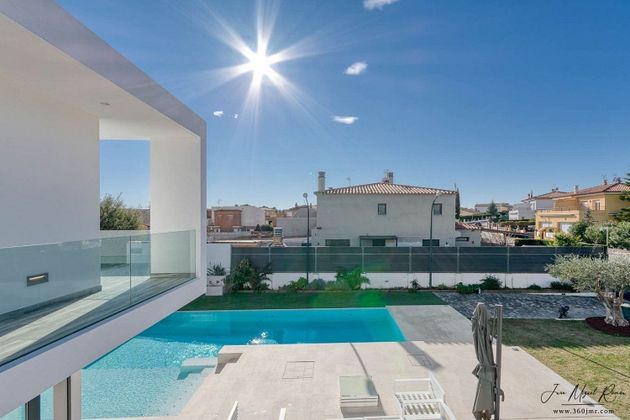 Foto 2 de Chalet en venta en Avinyonet de Puigventós de 5 habitaciones con terraza y piscina