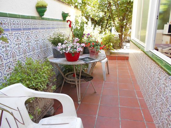 Foto 2 de Casa adosada en venta en Centre - Sabadell de 6 habitaciones con terraza y jardín