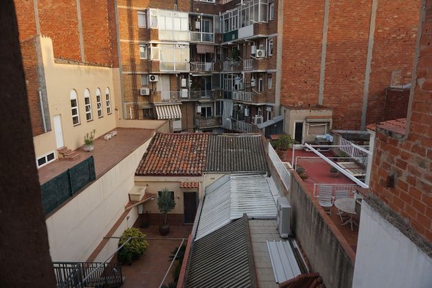 Foto 1 de Casa adossada en venda a Centre - Sabadell de 4 habitacions amb terrassa i balcó