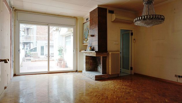 Foto 2 de Casa adossada en venda a Centre - Sabadell de 9 habitacions amb terrassa i balcó