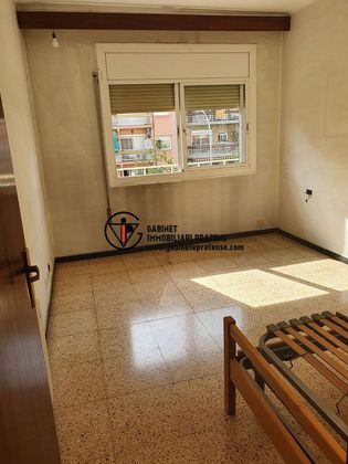 Foto 1 de Pis en venda a Centre - Prat de Llobregat, El de 4 habitacions amb balcó i aire acondicionat