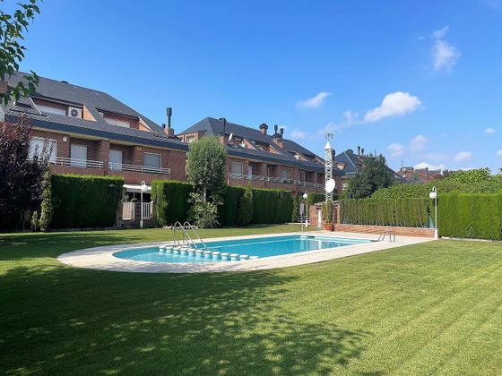 Foto 1 de Casa en venda a Joc de la Bola - Camps d'Esports - Ciutat Jardí - Montcada de 5 habitacions amb terrassa i piscina