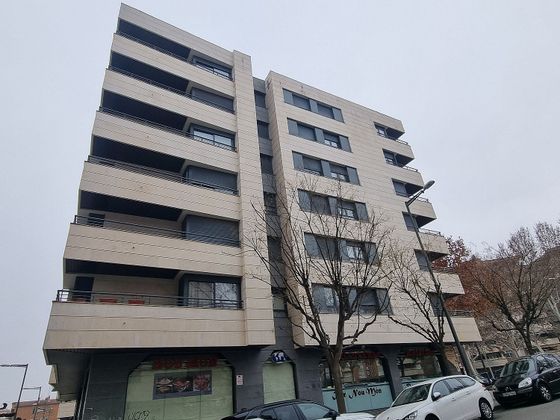 Foto 1 de Venta de piso en calle Alcalde Porqueres de 2 habitaciones con terraza y balcón