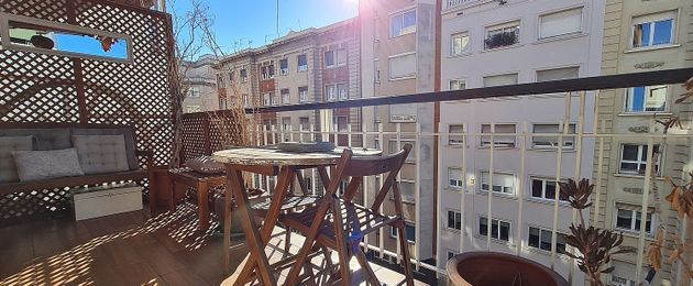 Foto 2 de Venta de piso en Vila de Gràcia de 3 habitaciones con terraza y balcón
