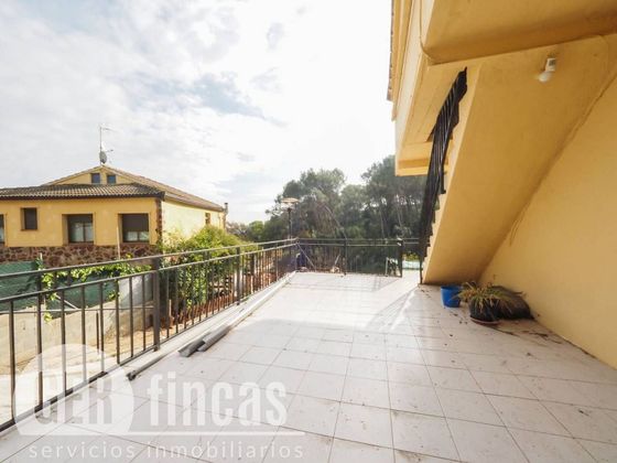 Foto 2 de Venta de casa en Castellnou - Can Mir - Sant Muç de 4 habitaciones con terraza y garaje