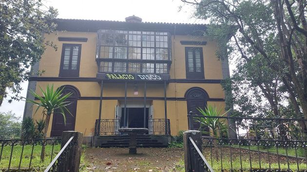 Foto 2 de Casa en venda a avenida Miguel de Cervantes de 8 habitacions amb terrassa i jardí