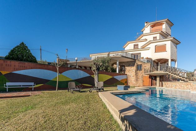 Foto 1 de Xalet en venda a calle De la Guaita de 9 habitacions amb terrassa i piscina