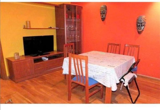 Foto 1 de Venta de piso en Rosselló de 2 habitaciones con muebles y balcón