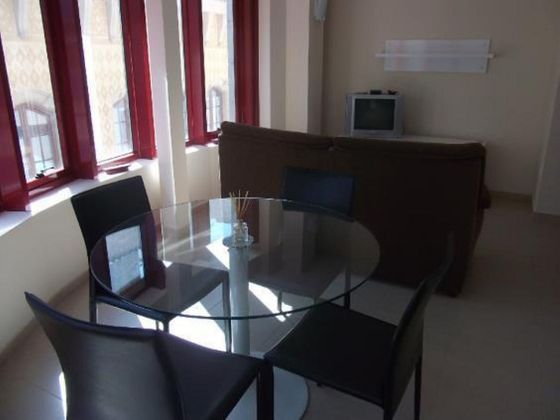 Foto 2 de Piso en alquiler en Centre Històric - Rambla Ferran - Estació de 2 habitaciones con muebles y calefacción