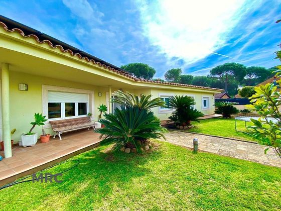 Foto 1 de Chalet en venta en Golf Costa Brava - Bufaganyes de 4 habitaciones con terraza y garaje
