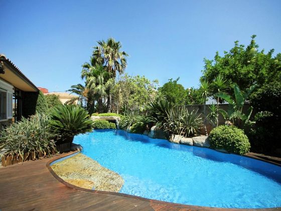 Foto 1 de Casa en venda a Escala, L´ de 7 habitacions amb terrassa i piscina