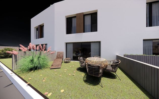 Foto 1 de Casa en venda a calle Carre de la Clota de 4 habitacions amb terrassa i garatge