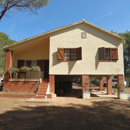 Foto 1 de Chalet en venta en Sant Llorenç Savall de 3 habitaciones con piscina y jardín