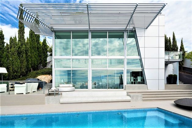 Foto 2 de Xalet en venda a calle Malvasia de 5 habitacions amb terrassa i piscina