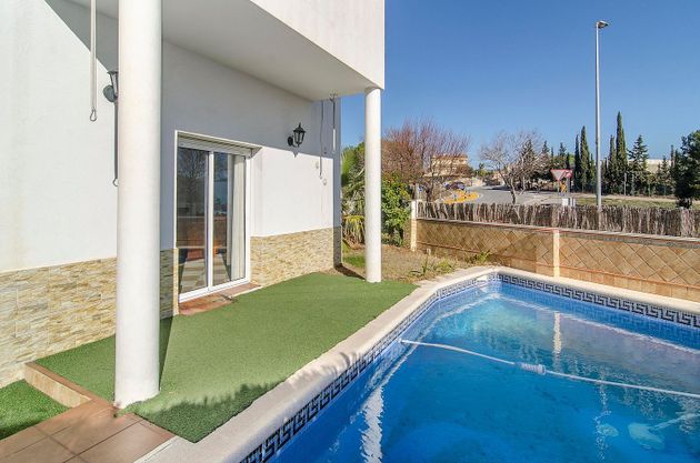 Foto 1 de Casa en venda a calle Josep Roig i Piera de 4 habitacions amb terrassa i piscina