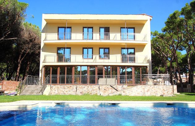 Foto 2 de Edifici en venda a La Pineda amb piscina i calefacció