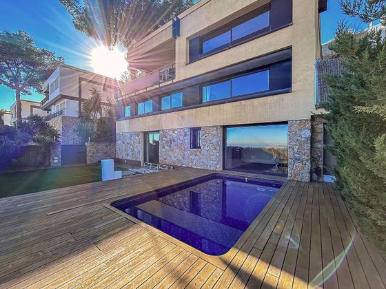 Foto 1 de Chalet en venta en Botigues de Sitges - Garraf de 5 habitaciones con terraza y piscina