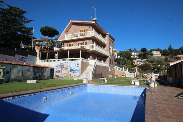 Foto 1 de Xalet en venda a calle De Valldeix de 6 habitacions amb terrassa i piscina