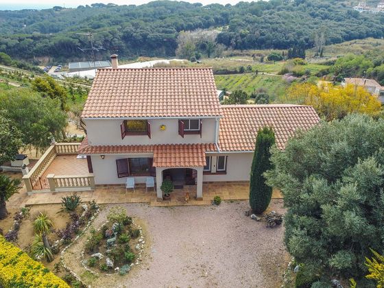 Foto 1 de Casa rural en venda a Sant Cebrià de Vallalta de 5 habitacions amb terrassa i piscina