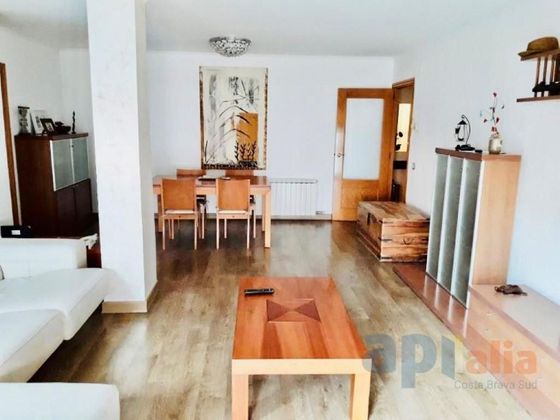 Foto 1 de Venta de piso en Els Pavos de 3 habitaciones con terraza y piscina
