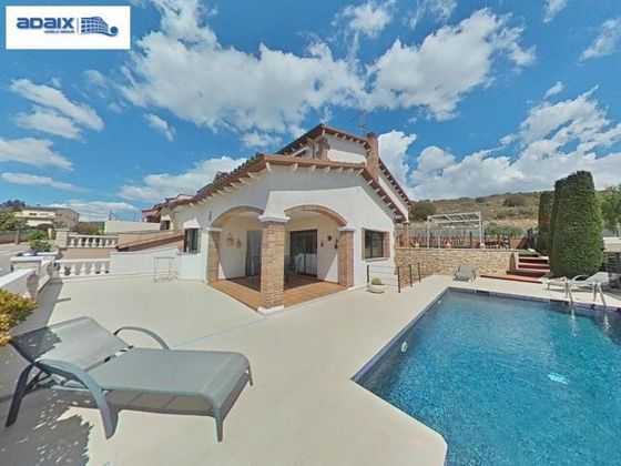 Foto 1 de Casa en venta en Centro - Roda de Barà de 4 habitaciones con terraza y piscina