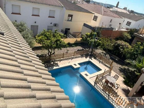 Foto 2 de Chalet en venta en Centro - Roda de Barà de 4 habitaciones con piscina y jardín