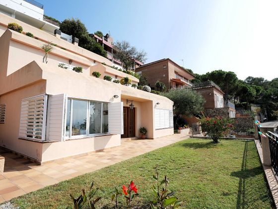 Foto 2 de Xalet en venda a Mont Ferrant - Sant Joan de 5 habitacions amb terrassa i jardí