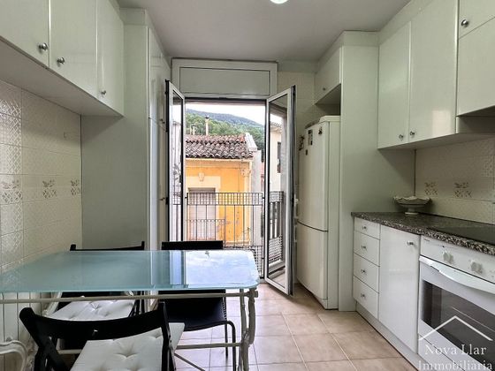 Foto 2 de Piso en venta en Sant Joan de les Abadesses de 3 habitaciones con balcón y calefacción