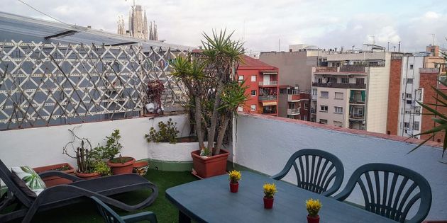 Foto 2 de Ático en venta en calle De Nàpols de 3 habitaciones con terraza y aire acondicionado