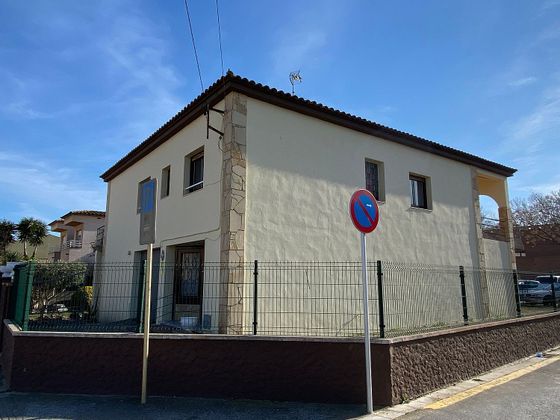 Foto 2 de Chalet en venta en calle Pau Casals de 5 habitaciones con terraza y garaje