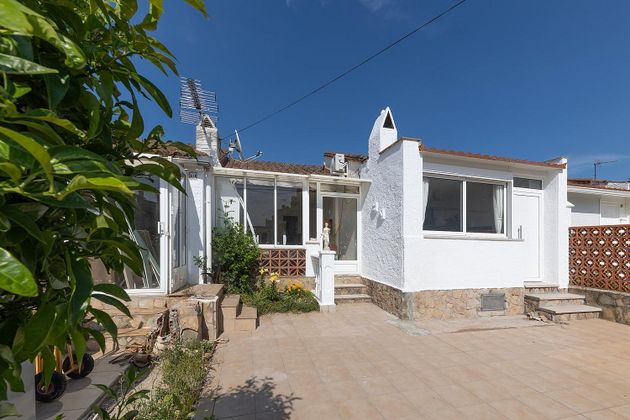 Foto 2 de Casa adossada en venda a calle Sector Aeroclub Biblos de 4 habitacions amb terrassa i piscina