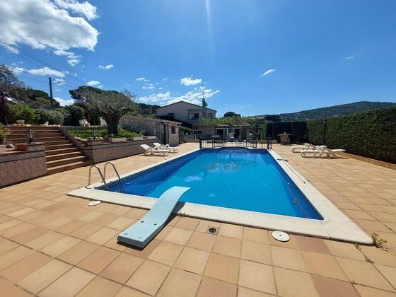 Foto 1 de Casa en venta en Montbarbat de 3 habitaciones con terraza y piscina