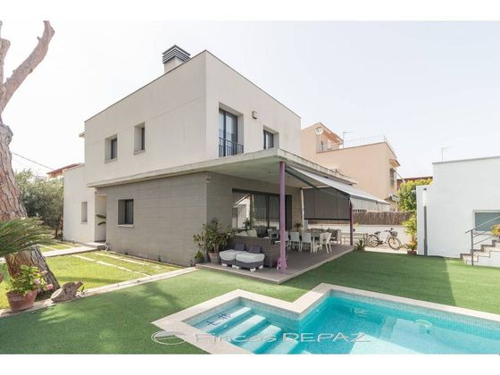 Foto 2 de Casa en venda a Can Bou de 5 habitacions amb terrassa i piscina