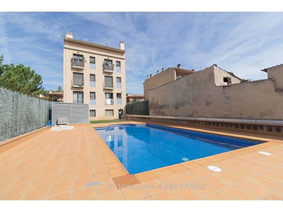 Foto 1 de Dúplex en venda a Begues de 2 habitacions amb terrassa i piscina