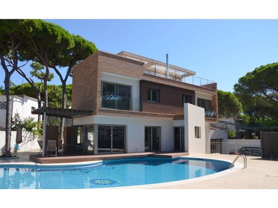 Foto 1 de Casa en venda a La Pineda de 5 habitacions amb terrassa i piscina