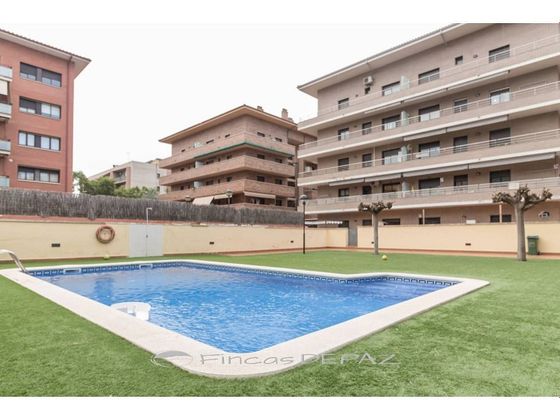 Foto 1 de Venta de piso en El Castell-Poble Vell de 4 habitaciones con terraza y piscina