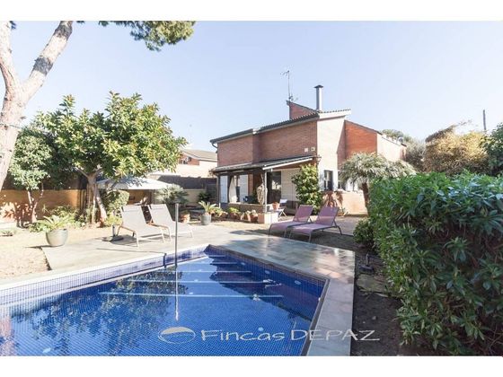 Foto 1 de Casa en venda a Gran Via del Mar-Zona Universitaria de 4 habitacions amb terrassa i piscina
