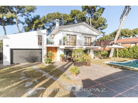 Foto 1 de Casa en venda a Montmar de 6 habitacions amb piscina i garatge