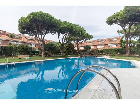 Foto 2 de Casa adossada en venda a Gavà Mar de 4 habitacions amb terrassa i piscina