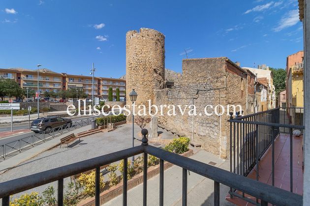 Foto 1 de Casa adosada en venta en Torroella de Montgrí pueblo de 6 habitaciones con terraza y garaje