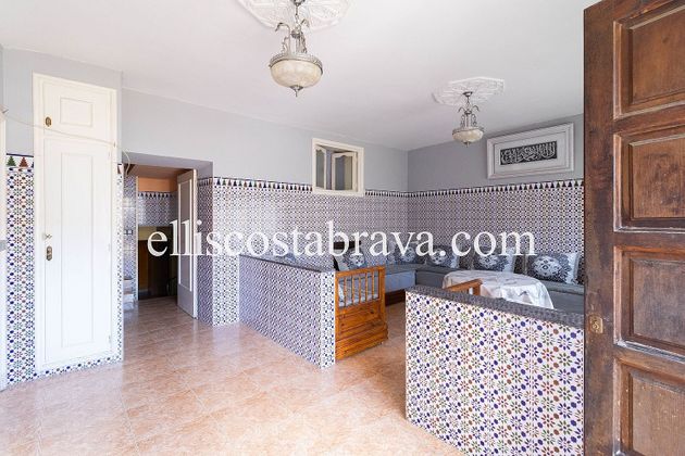 Foto 2 de Casa adosada en venta en Torroella de Montgrí pueblo de 6 habitaciones con terraza y garaje