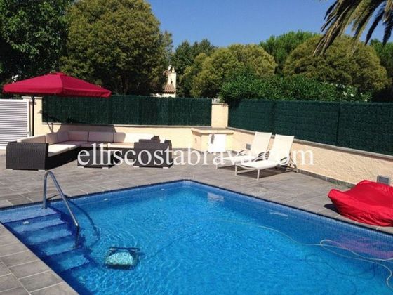 Foto 2 de Venta de chalet en Sant Pere Pescador de 3 habitaciones con terraza y piscina