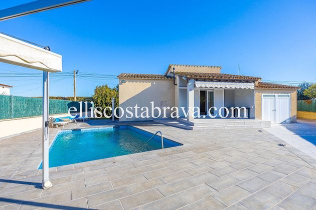 Foto 1 de Xalet en venda a Sant Pere Pescador de 3 habitacions amb terrassa i piscina