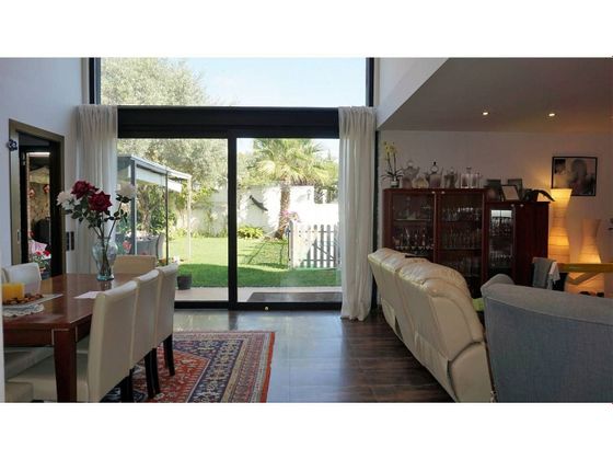 Foto 2 de Casa adossada en venda a Argentona de 5 habitacions amb terrassa i piscina