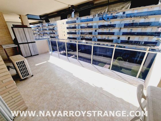 Foto 2 de Venta de piso en calle Amadeu Vives de 3 habitaciones con terraza y piscina