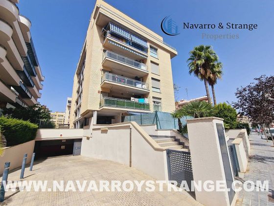 Foto 1 de Venta de piso en calle Isaac Albeniz de 3 habitaciones con terraza y piscina