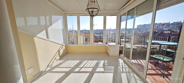 Foto 1 de Piso en alquiler en calle Gran de la Sagrera de 2 habitaciones con terraza y muebles