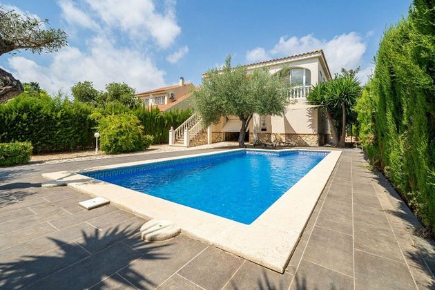 Foto 1 de Chalet en venta en calle Mar Roig de 5 habitaciones con terraza y piscina