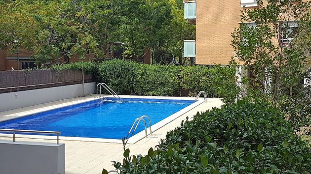 Foto 2 de Piso en venta en Coll Favà - Can Magí de 3 habitaciones con piscina y jardín